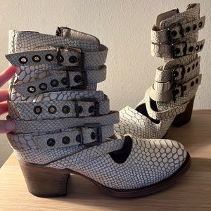 Only worn a few times!